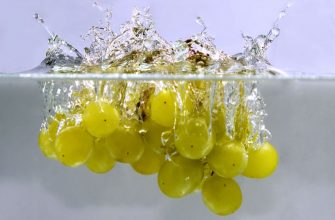 виноград в воде