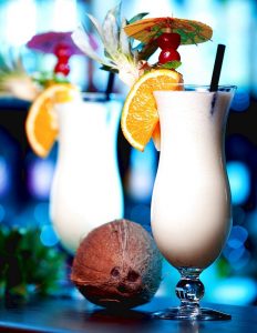коктейль кокосовый рай на основе ликера малибу с ромом бакарди