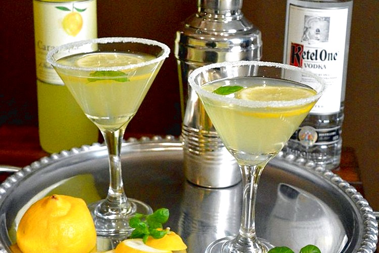 коктейль с лимончелло и водкой Лимонтини