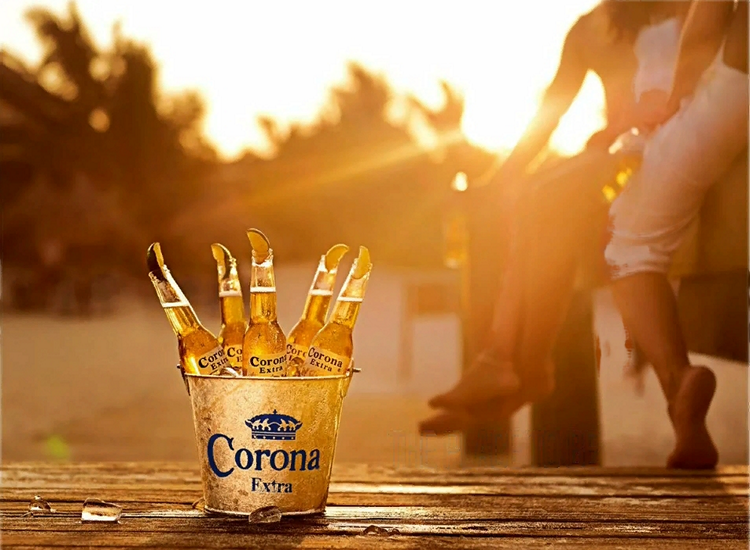 Как пить пиво корона. Напиток Corona Extra. Напиток Corona Extra 0.355. Пиво корона. Мексиканское пиво корона.